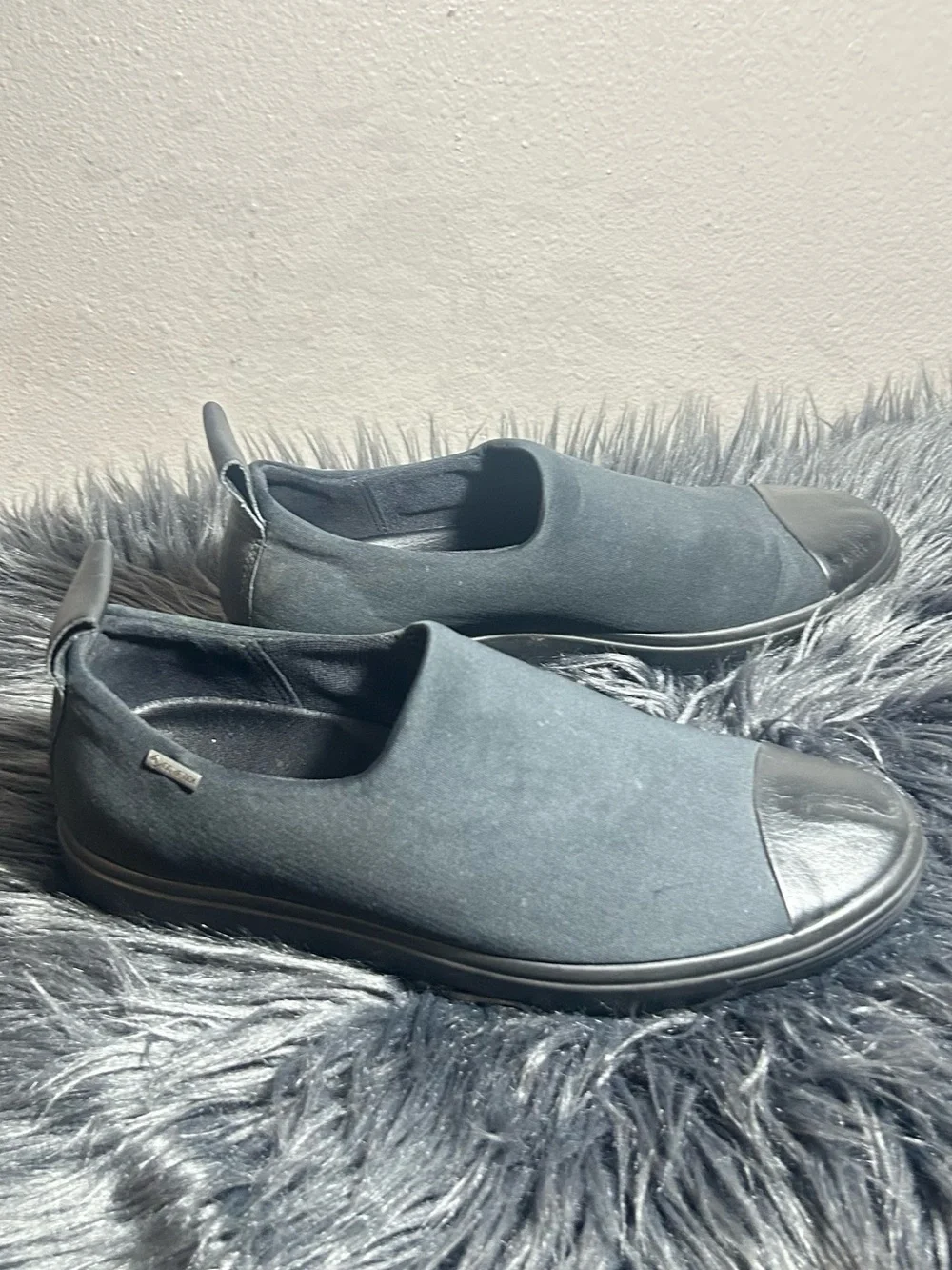 ECCO Womens Soft 7 GTX Gore Tex Slip On Walking Casual Shoes Black Gray Size 38